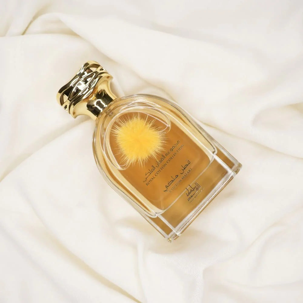 Unisex luxury perfume Mamlakat Al Oud Cotton Malaki bottle close up
